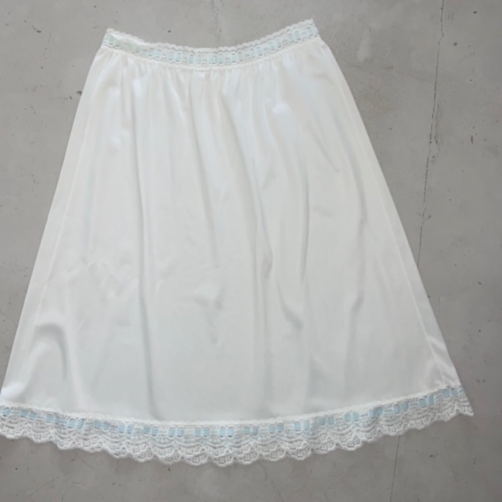 dainty vintage white slip skirt